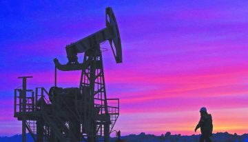 Petróleo cae al inicio de la jornada en Asia tras declaración de Trump sobre centrales energéticas de Irán