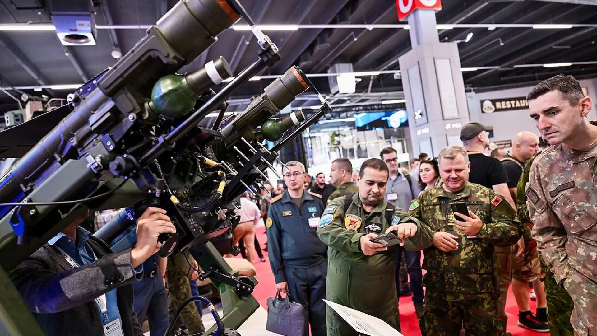 El miedo a Putin convierte a Europa en el mayor comprador de armas, pero también vende: España sube un 7% sus exportaciones