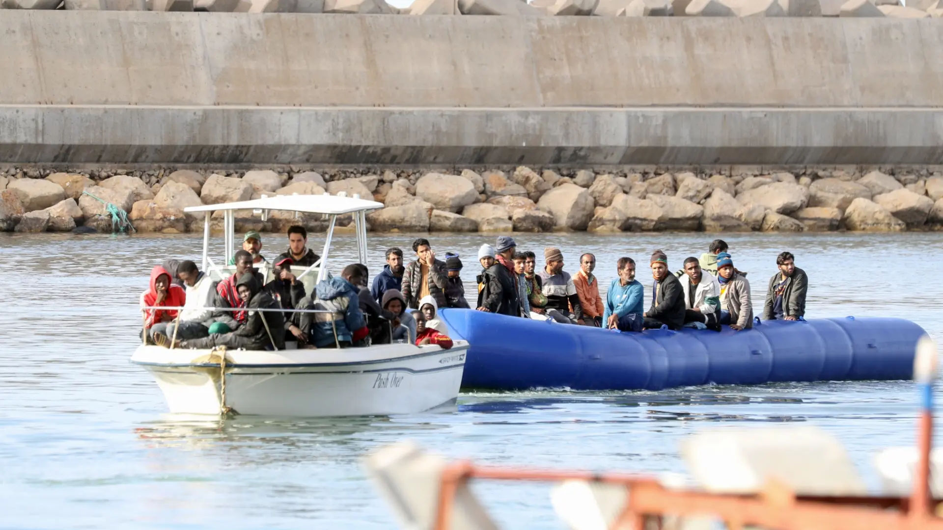 El Parlamento Europeo respalda la 'vía Meloni' y aprueba el reglamento que permite centros de migrantes en el extranjero