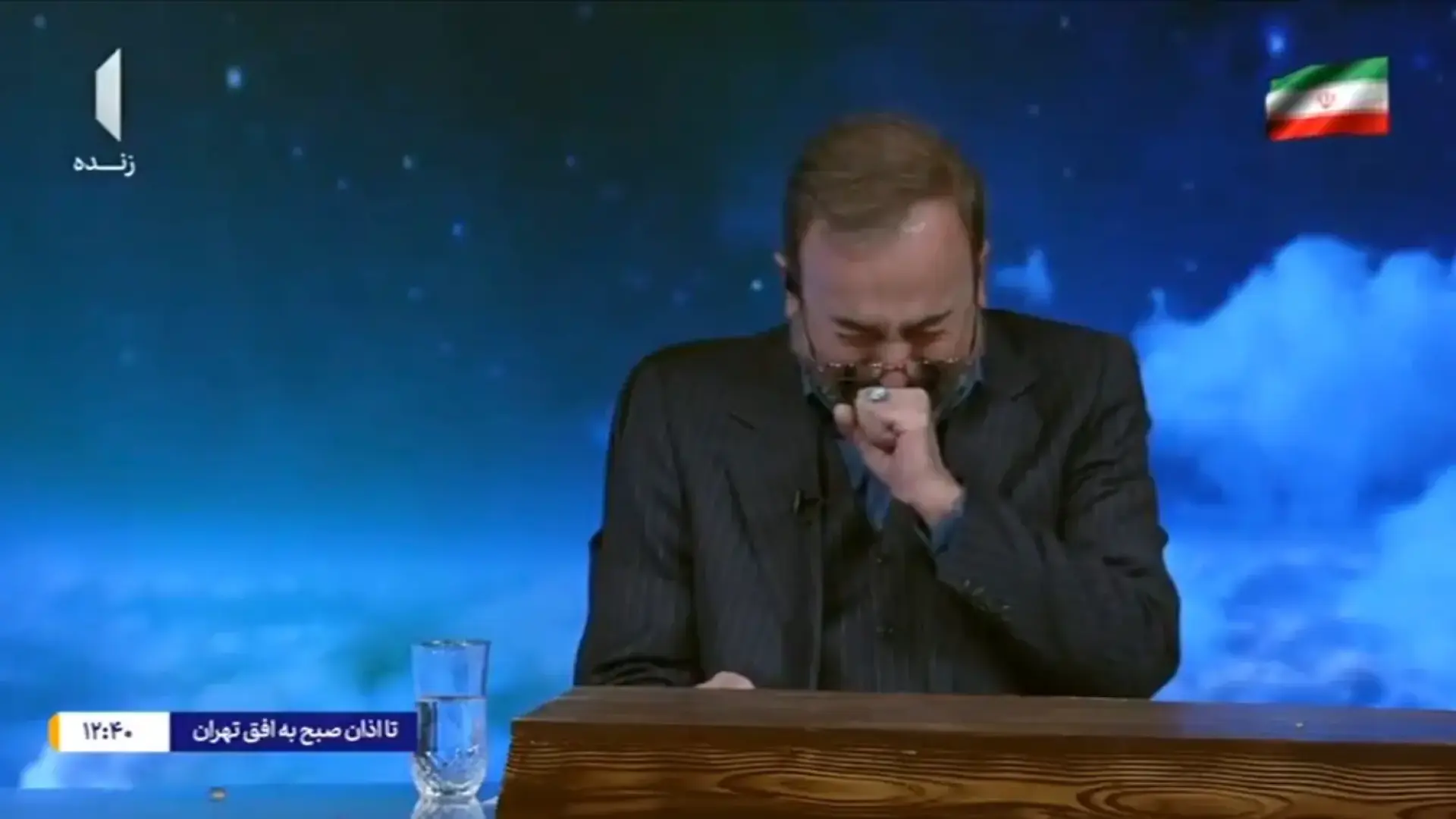 El presentador de la televisión iraní rompe a llorar en directo al informar de la muerte de Jamenei