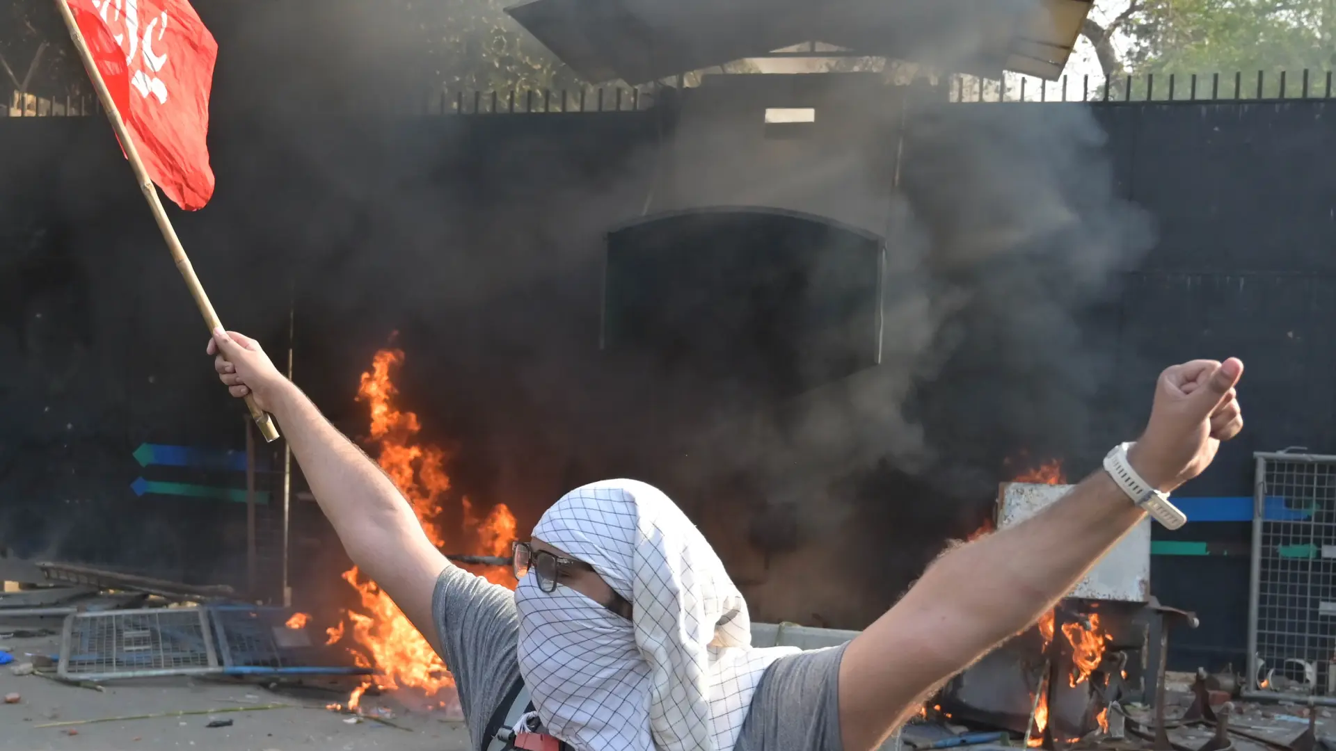 Graves disturbios en Irak y Pakistán por los ataques de EEUU a Irán: al menos nueve muertos y destrozos en un consulado