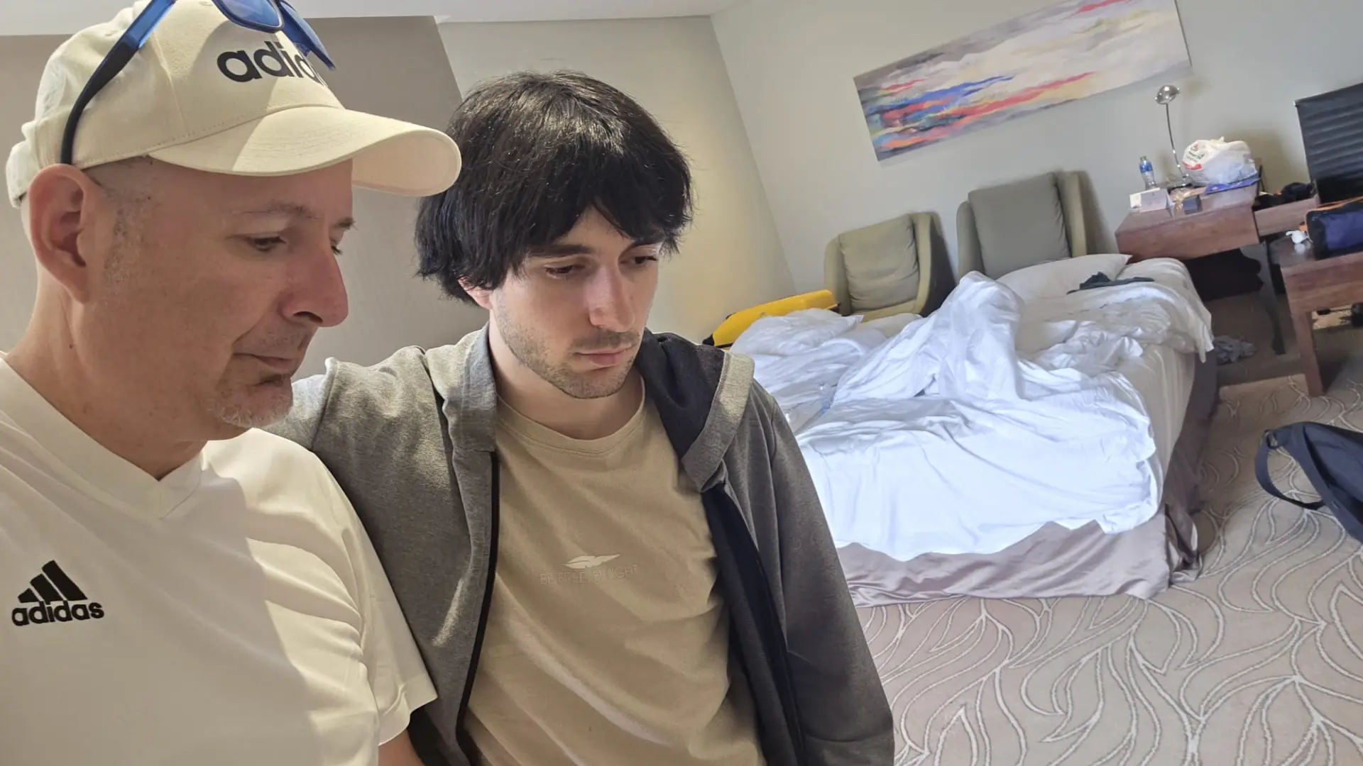 Españoles atrapados en Dubái piden al Gobierno un plan para sacarlos de allí: «No nos sentimos seguros, se ven los misiles»