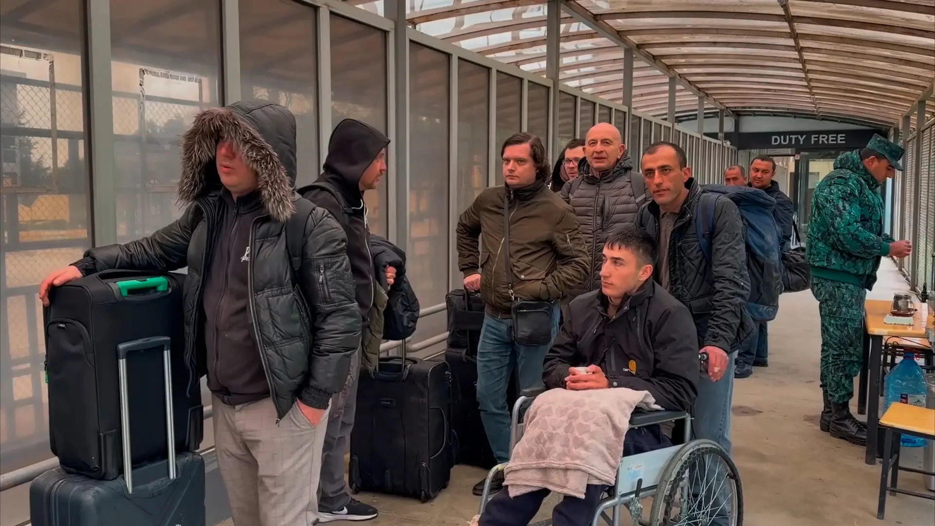 Evacuados por tierra los primeros 22 españoles de Irán ante el incremento de los ataques estadounidenses e israelíes