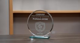 Profuturo recibe la renovación de la insignia por el Compromiso en la Atención a Personas Adultas Mayores