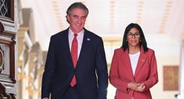 Cooperación «sin límites»: presidenta de Venezuela recibe a secretario del Interior de EU