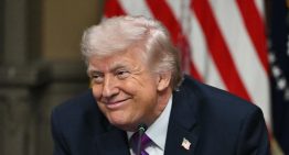 Trump dice que no le preocupa el alza de los precios de la gasolina en EU por la guerra en Irán