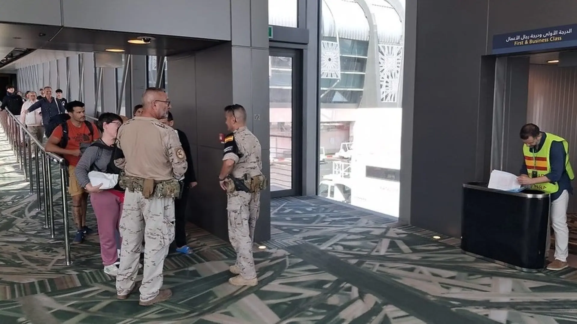 Llegan otros 229 españoles de los 4.000 evacuados de la guerra en Oriente Próximo en un vuelo militar desde Omán