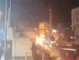 Explosión en Teherán: el momento en el que las calles se convierten en fuego tras un bombardeo sobre un depósito de petróleo