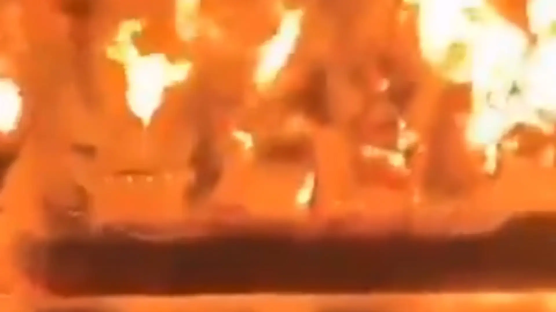 Fuego en el Golfo: el impresionante ataque a dos petroleros en aguas de Irak que ha dejado un muerto