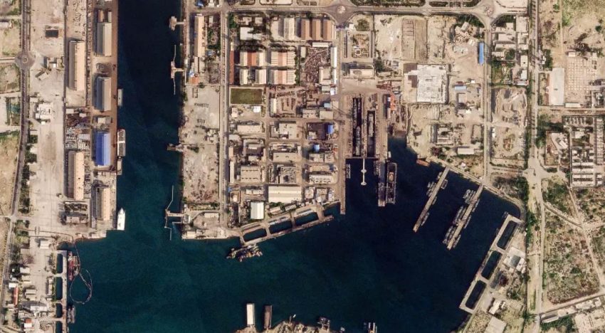 Trump pide enviar buques al estrecho de Ormuz