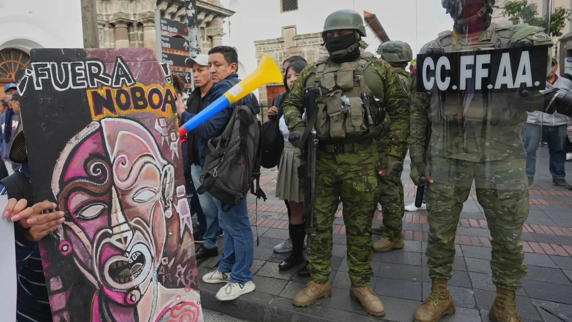 Inicia un toque de queda nocturno en cuatro provincias de Ecuador por una «nueva fase» de la «guerra» contra el crimen organizado