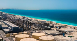 Crudo cae; Irán considera propuesta para cese al fuego