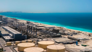 Crudo cae; Irán considera propuesta para cese al fuego