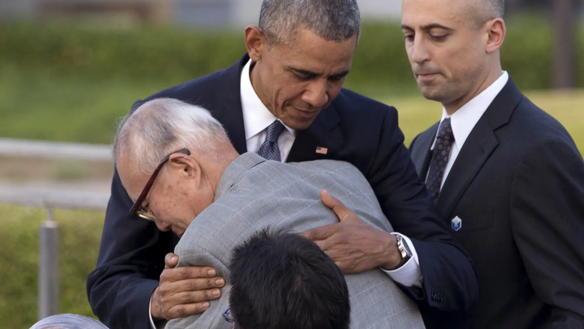 Muere Shigeaki Mori, el superviviente de la bomba atómica que conmovió al mundo con su abrazo a Obama