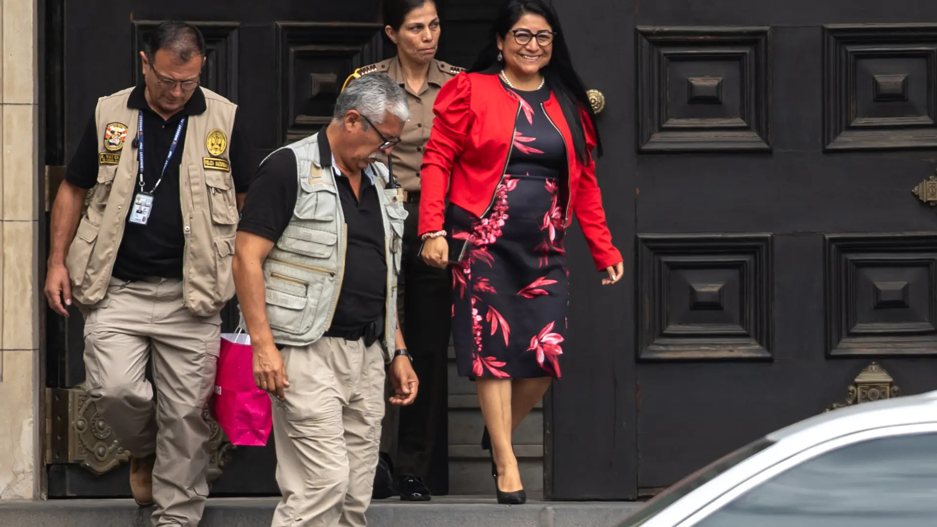La primera ministra de Perú dimite a las tres semanas de ser nombrada y en víspera de que el Gobierno se someta al voto de confianza