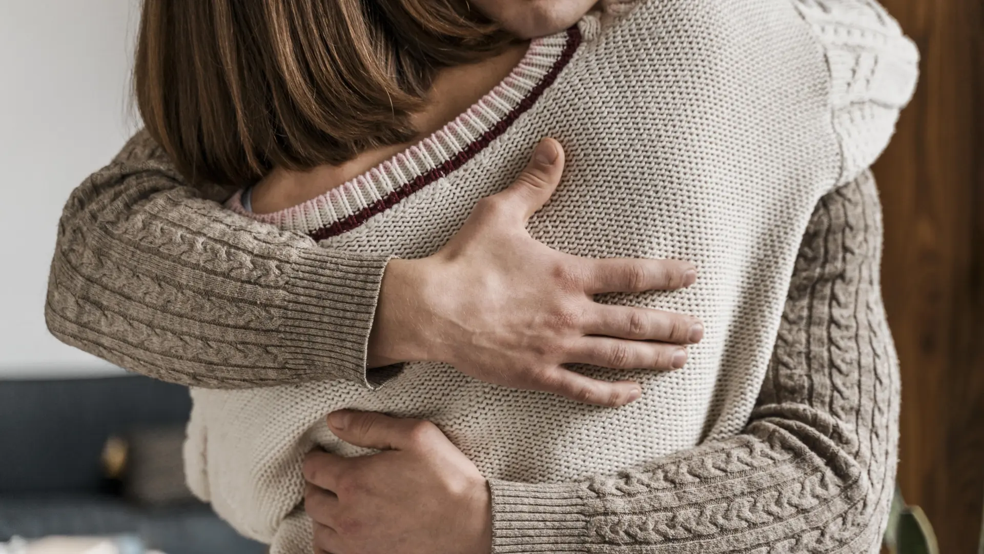 La ciencia explica cuánto debe durar un abrazo: «Reduce el exceso de cortisol y aumenta la liberación de oxitocina»