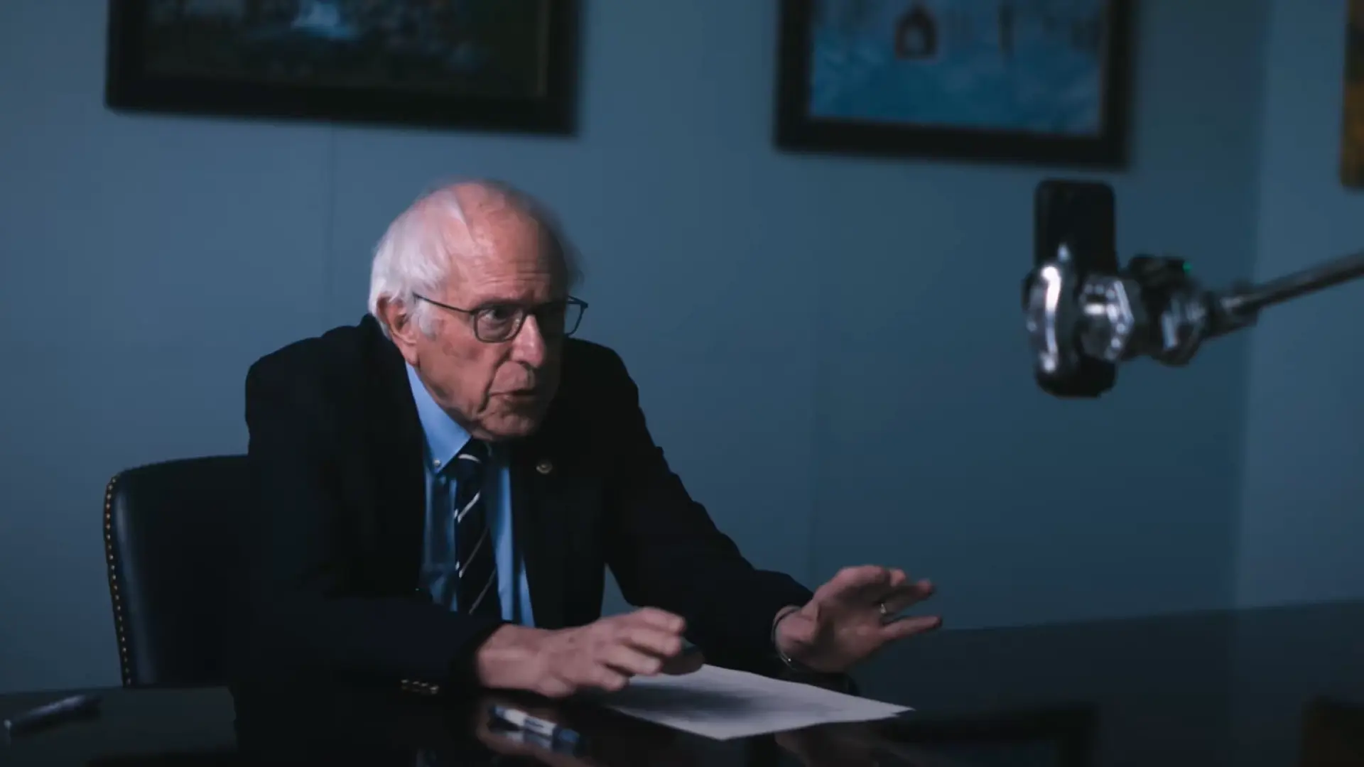 El senador Bernie Sanders denuncia el uso masivo de datos por la IA en un vídeo donde conversa con Claude: «Tu vida es mercancía»