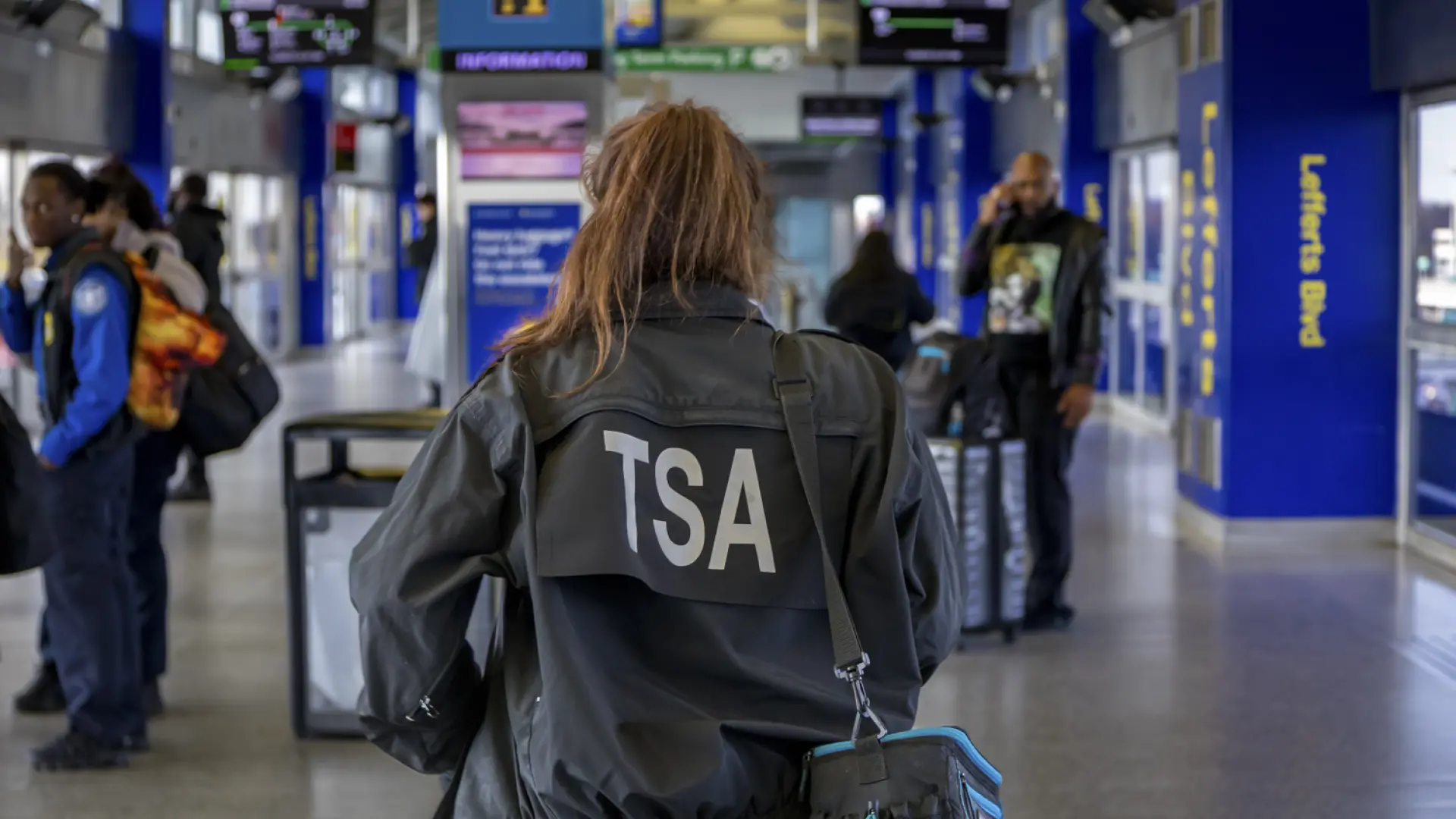 Trump desplegará el lunes al ICE en los atascados aeropuertos de EEUU para acelerar los controles de seguridad