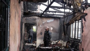 Colonos israelíes incendiaron edificios y autos en la Cisjordania ocupada