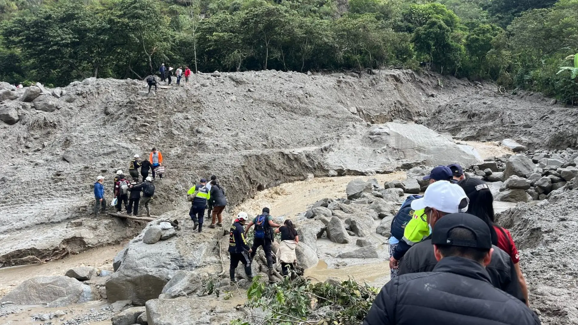 Dos muertos tras un deslizamiento de lodo y piedras en el distrito de Machu Picchu