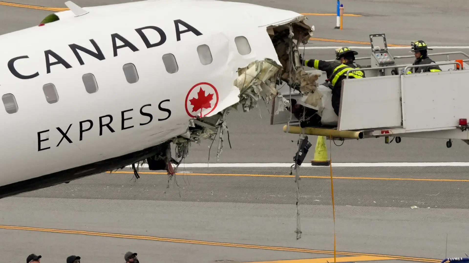 El sistema de seguridad del aeropuerto de La Guardia no alertó del fatal accidente entre el avión de Air Canada y el camión de bomberos