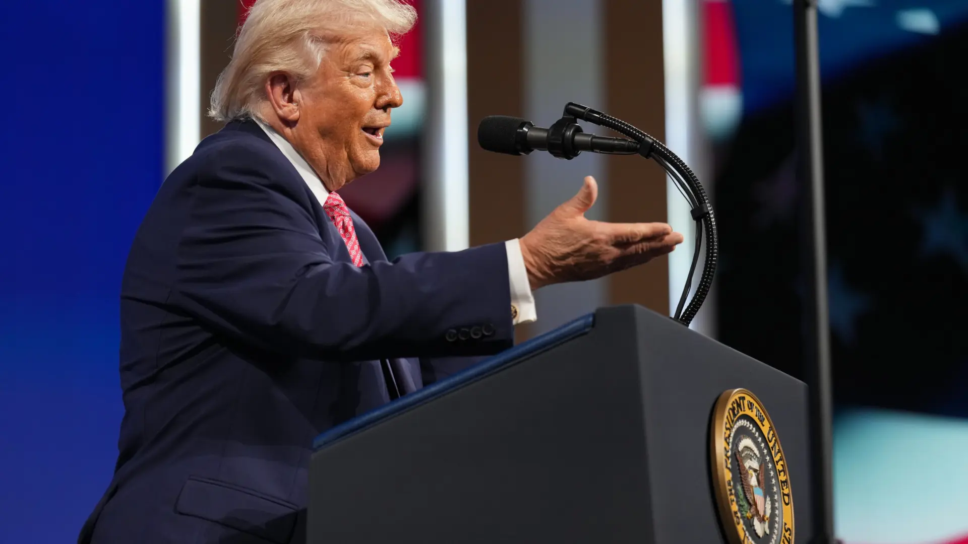 Trump sorprende en un encuentro con inversores: «Podéis preguntarme lo que queráis, podéis hablar de sexo»