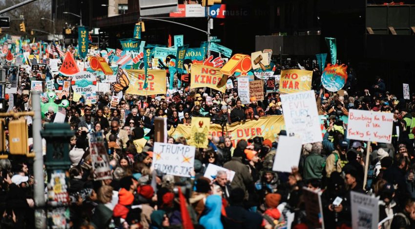 Comienzan manifestaciones en miles de ciudades EU en el marco de la protesta «No Kings» contra Trump