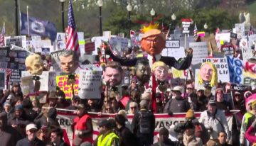 Manifestaciones anti Trump recorren Estados Unidos y traspasan fronteras