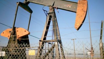 El brent abre la semana con un alza moderada del 1,40 %, por encima de los 104 dólares