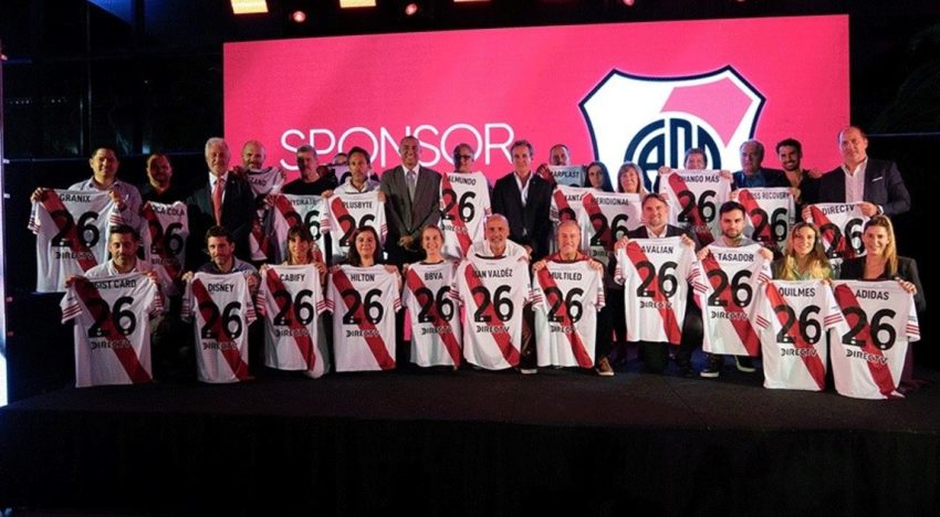 David Trezeguet ya asume su nuevo rol en River: viajó a Paraguay por el sorteo de la Copa Sudamericana