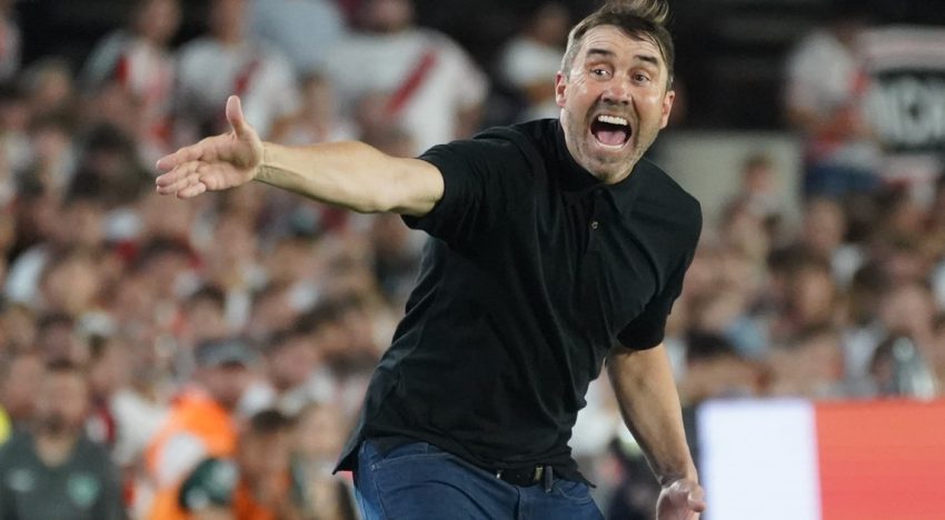 Las sensaciones de Coudet tras su primera vez en el Monumental: «Tenemos que interpretar mejor los momentos de la gente y aprovechar los enviones anímicos»