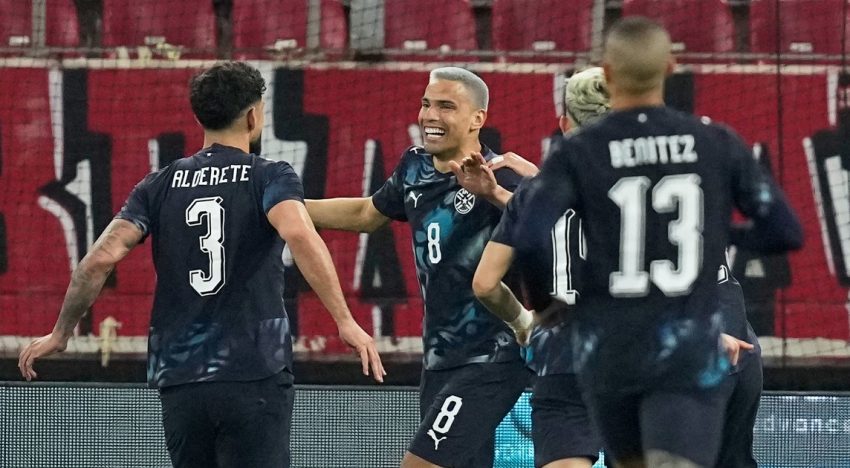 Gustavo Alfaro sonríe: Paraguay encontró la victoria ante Grecia en el botín derecho de Diego Gómez