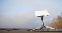 Delcy Rodríguez piratea la señal de Starlink para conectarse desde su camioneta de lujo (VIDEO)