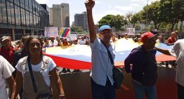 VIDEOS: trabajadores universitarios protestan en Plaza Venezuela para exigir aumento de salario #25Mar