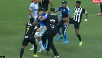 Batalla campal en la primera final de Eduardo Domínguez como DT de Atlético Mineiro: Hulk terminó a las piñas con un argentino
