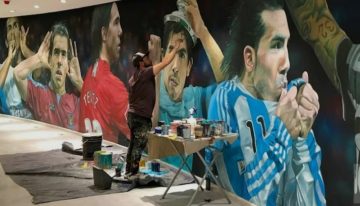 Carlitos Tevez mostró su impactante mansión por dentro: pileta de arena, una mini Bombonera y un museo con las reliquias de su carrera