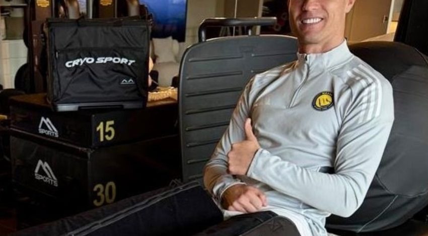 Cristiano Ronaldo se mostró sonriente y con una bota para tratar la lesión que sufrió con el Al-Nassr que pone en duda su participación en el Mundial