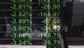 Las bolsas de Asia registran bajadas tras un nuevo repunte del precio del petróleo