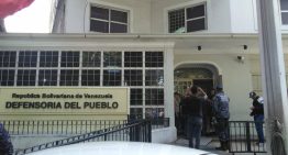 Estudiantes de la UCV exigen renuncia de Tarek William Saab ante la Defensoría del Pueblo (VIDEO)