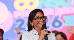 Excarcelaciones a medias y amnistía selectiva, la táctica que imparte Delcy Rodríguez