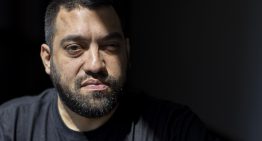 VIDEO: con su orden “estampada en el pecho”, periodista Ramón Centeno acude a su operación para volver a caminar