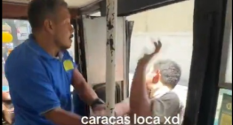 VIDEO: conductores de autobús se fueron a las manos en plena vía de Caracas