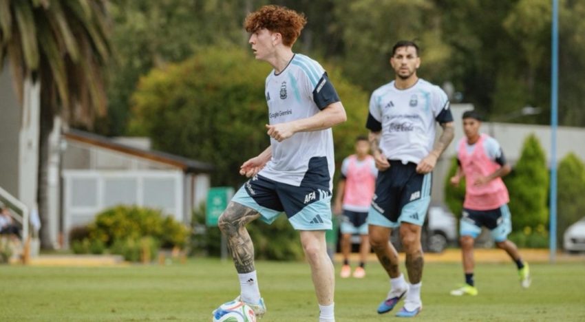 Scaloni les dio rodaje a los que no jugaron contra Mauritania y hubo ensayo y triunfo para la Selección ante la Sub 20 en Ezeiza