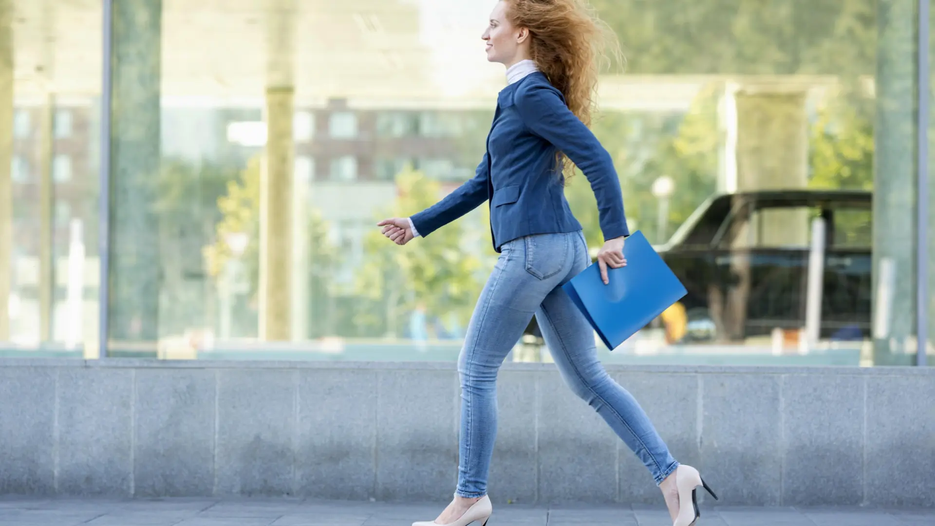 De la ira a la felicidad: cómo tu forma de caminar refleja tu estado de ánimo
