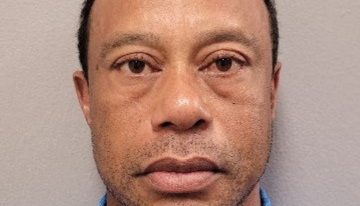 Tiger Woods fue liberado tras pasar ocho horas en un calabozo después de volcar con su camioneta y negarse a realizar un análisis de orina