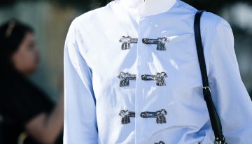 Sócrates sobre la relación entre autoconocimiento y bienestar: «Desciende a las profundidades de ti mismo. La felicidad la hace solamente uno mismo con la buena conducta»