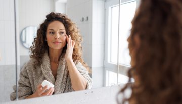 Los nuevos cosméticos pre y post medicina estética que mejoran los resultados (y aceleran la recuperación) de pinchazos, peelings y disparos de láser