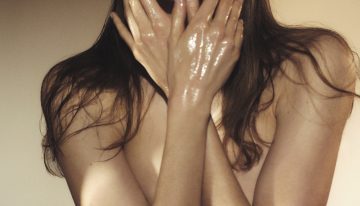 Virtudes Ruiz, médico estético, sobre las principales zonas reto del cuerpo: «Aunque se camufla mejor que la cara, en las manos se hace evidente de inmediato cualquier exceso»