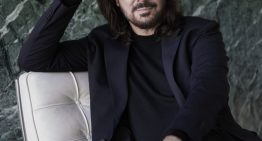 Stéphane Rolland, diseñador del vestido de novia de Nieves Álvarez: «Aprendí mucho observando a mi abuela. Me convertí en un pequeño dictador, solía decirle qué tenía que comprarse»