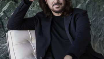 Stéphane Rolland, diseñador del vestido de novia de Nieves Álvarez: «Aprendí mucho observando a mi abuela. Me convertí en un pequeño dictador, solía decirle qué tenía que comprarse»